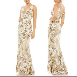 NWT $598 Mac Duggal size 12 v-Neck Sleeveless Floral Embellished  Sequin Gown